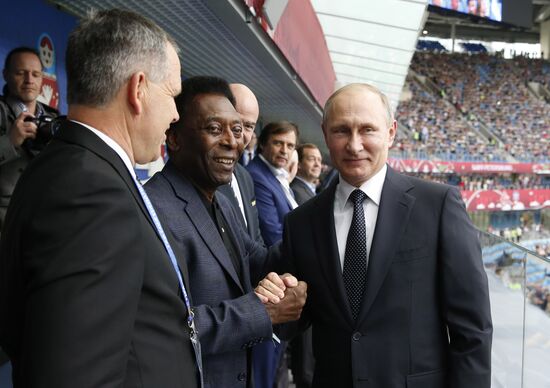 Президент РФ В. Путин и премьер-министр РФ Д. Медведев посетили первый матч Кубка конфедераций-2017