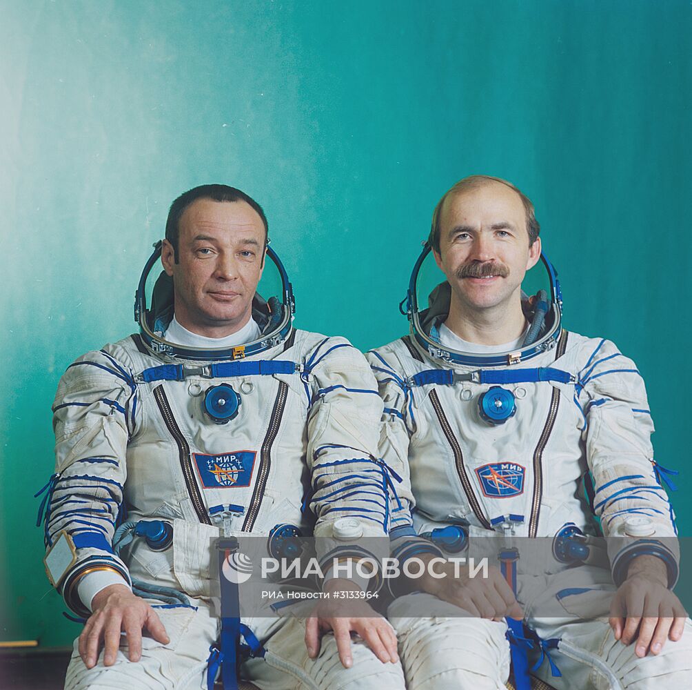 Экипаж корабля "Союз ТМ-16" Г.Манаков и А.Полещук
