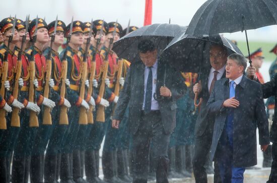 Президент Киргизии А. Атамбаев прибыл с официальным визитом в РФ