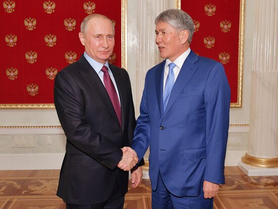 Президент РФ В. Путин встретился с президентом Киргизии А. Атамбаевым