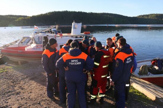 Поисково-спасательные работы на Ладожском озере