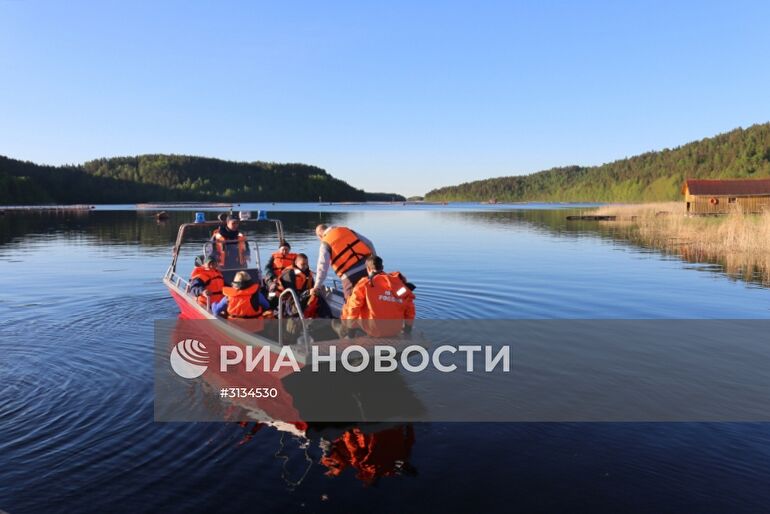 Поисково-спасательные работы на Ладожском озере