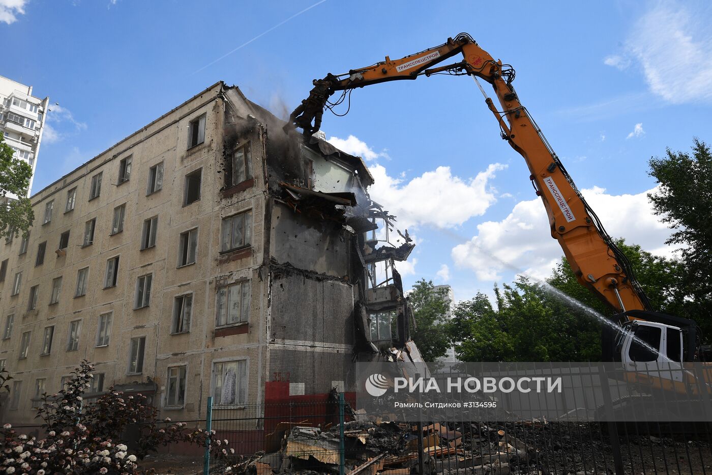 Снос последней пятиэтажки серии К-7 в Северном административном округе Москвы