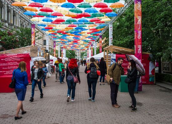 Аллея "Парящие зонтики" в Санкт-Петербурге