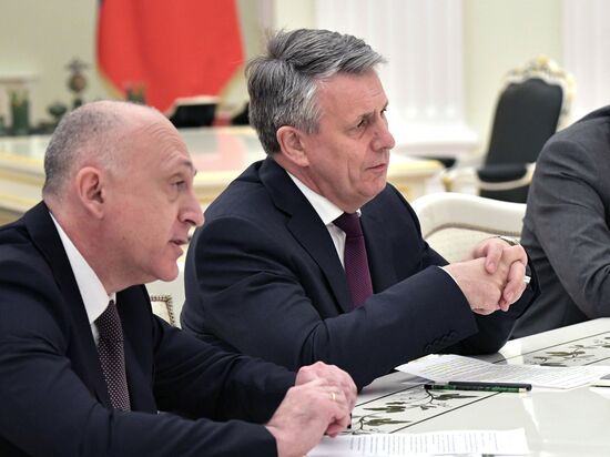 Президент РФ В. Путин встретился с главой концерна Royal Dutch Shell Б. ван Берденом