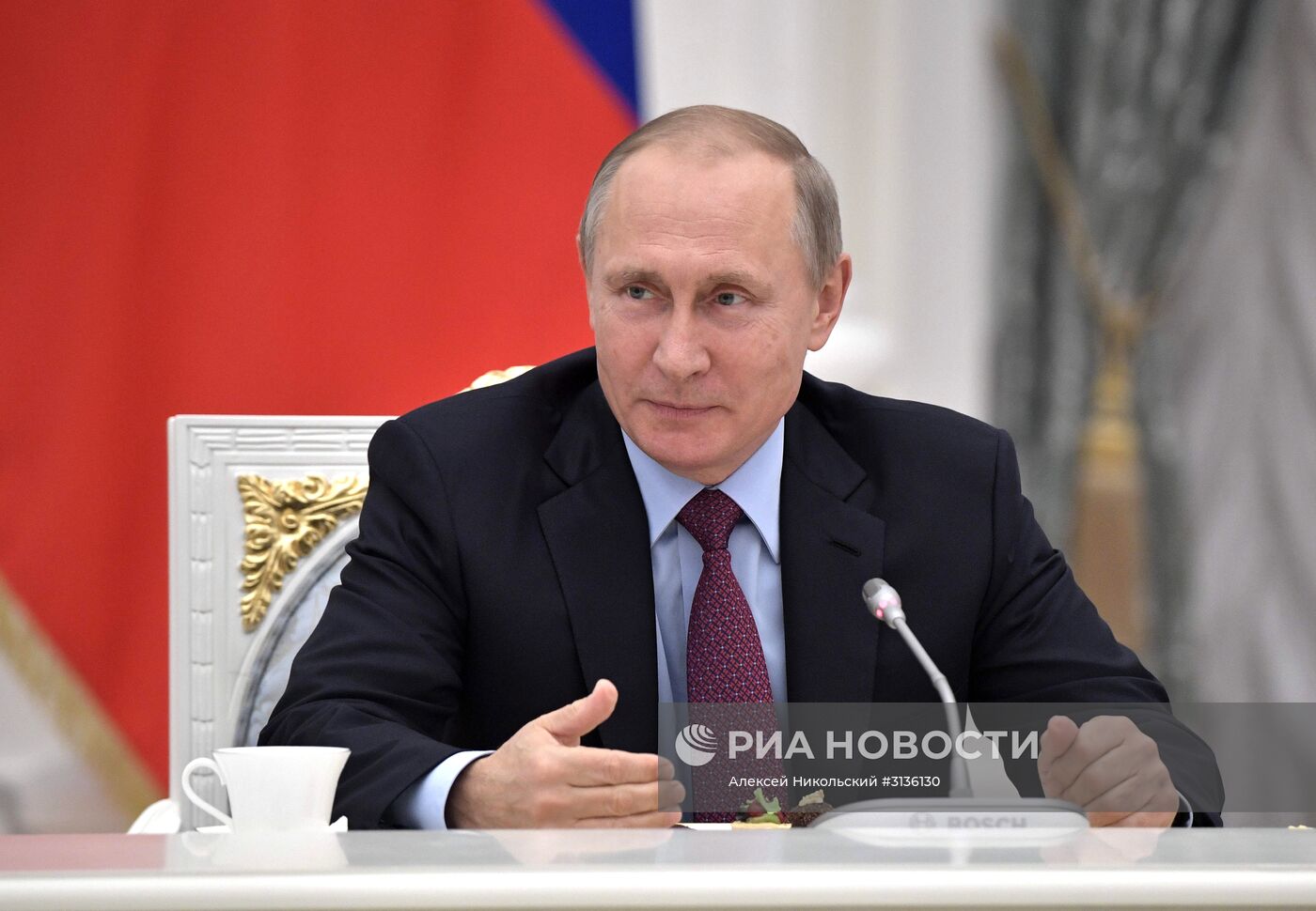 Президент РФ В.Путин провел встречу с учителями – наставниками выпускных классов