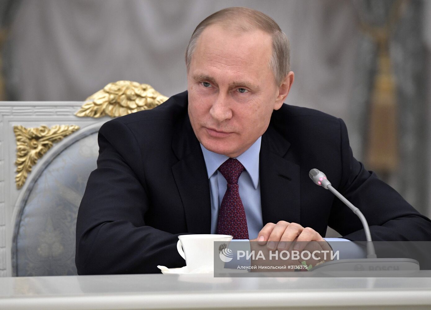 Президент РФ В.Путин провел встречу с учителями – наставниками выпускных классов