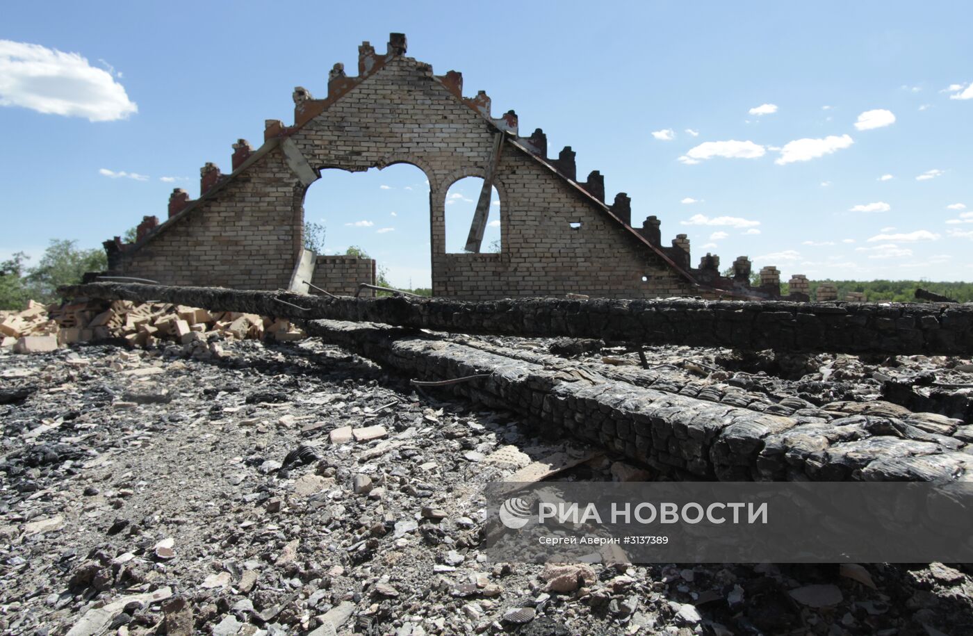 Последствия обстрела в поселке Александровка Донецкой области