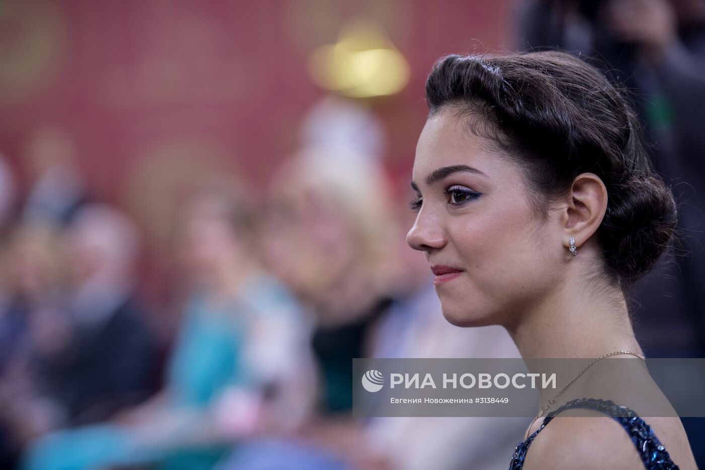 Вручение аттестата фигуристке Евгении Медведевой