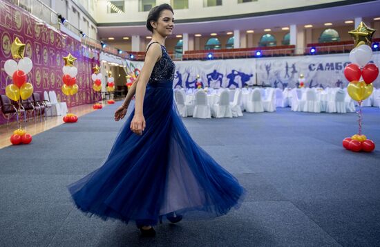 Вручение аттестата фигуристке Евгении Медведевой