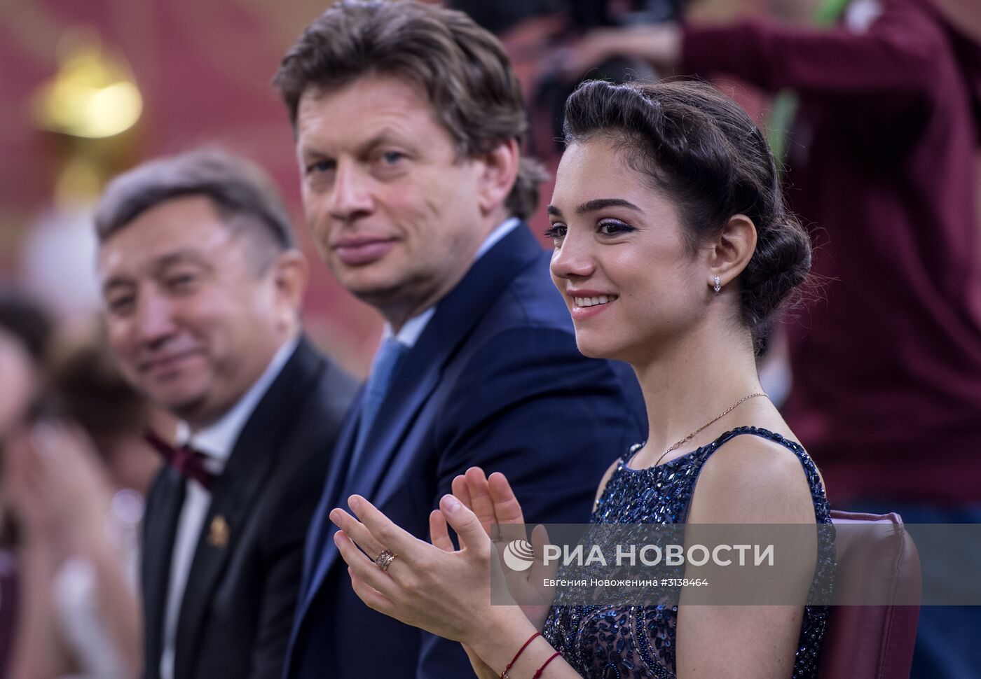 Вручение аттестата фигуристке Евгении Медведевой