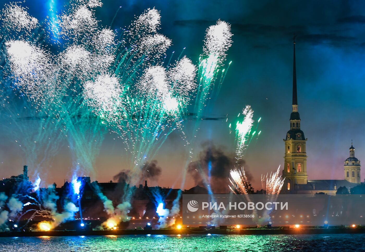 Праздник выпускников "Алые паруса-2017" в Санкт-Петербурге