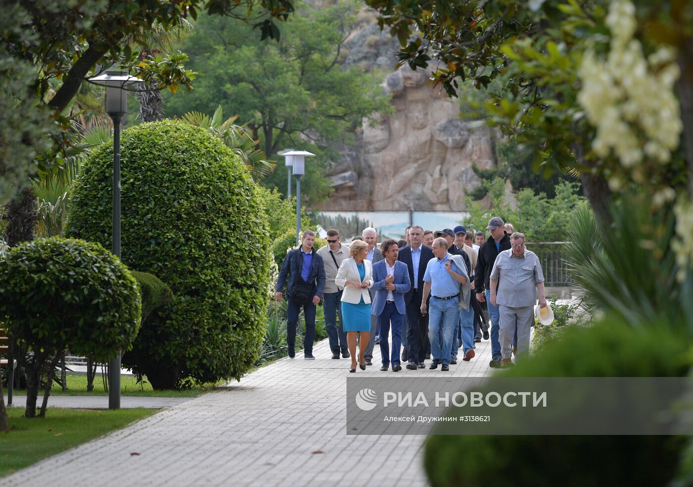 Президент РФ В. Путин посетил международный детский центр "Артек"