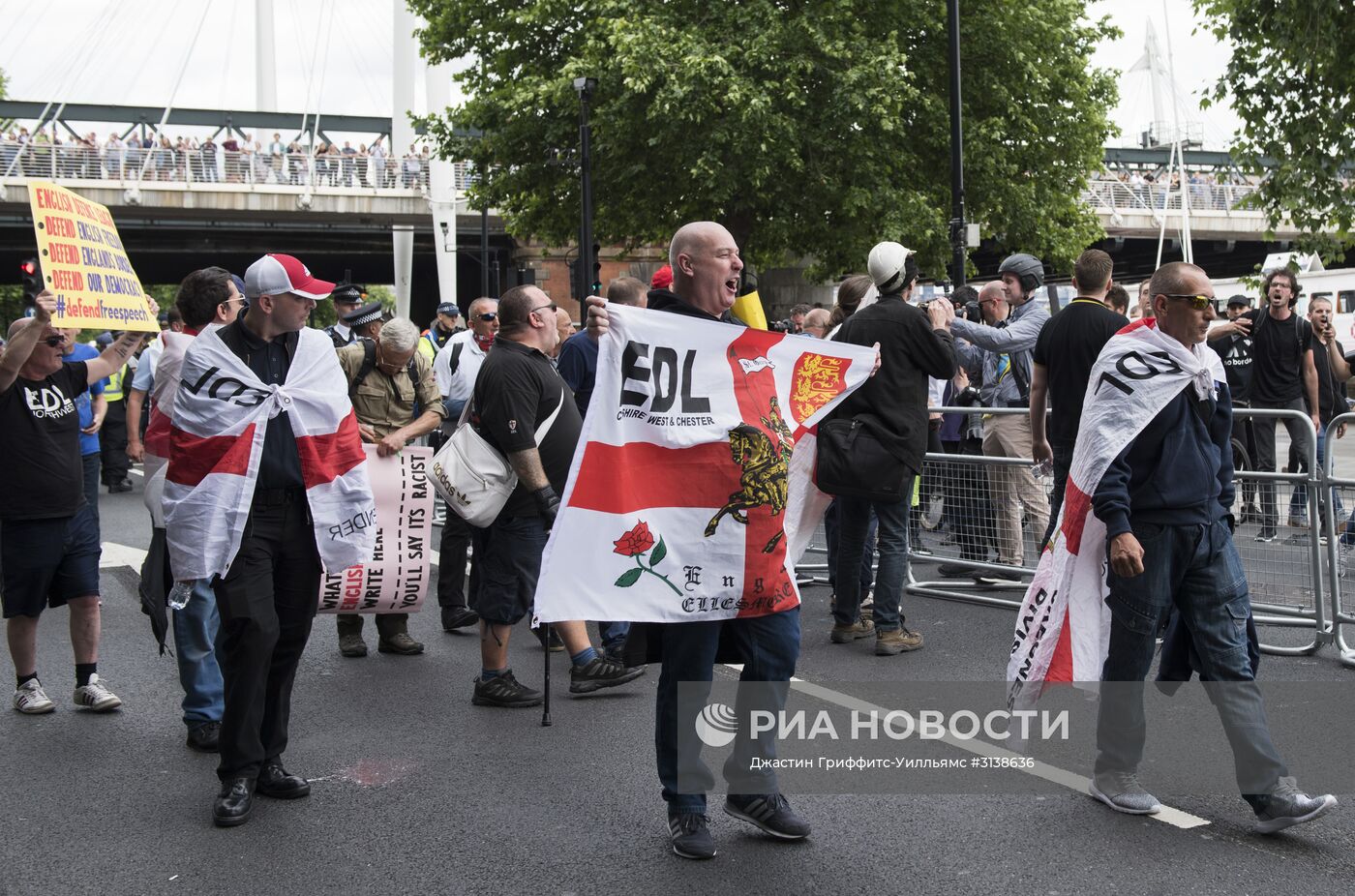Акция протеста "Против исламского терроризма" в Лондоне