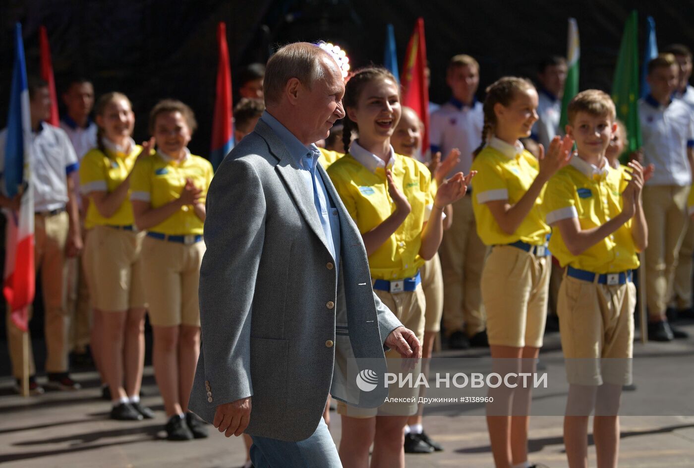 Президент РФ В. Путин посетил международный детский центр "Артек"