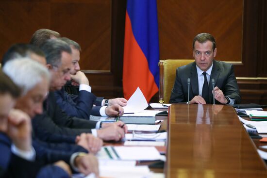 Премьер-министр РФ Д. Медведев провел совещании об основных параметрах федерального бюджета на 2018-2020 годы