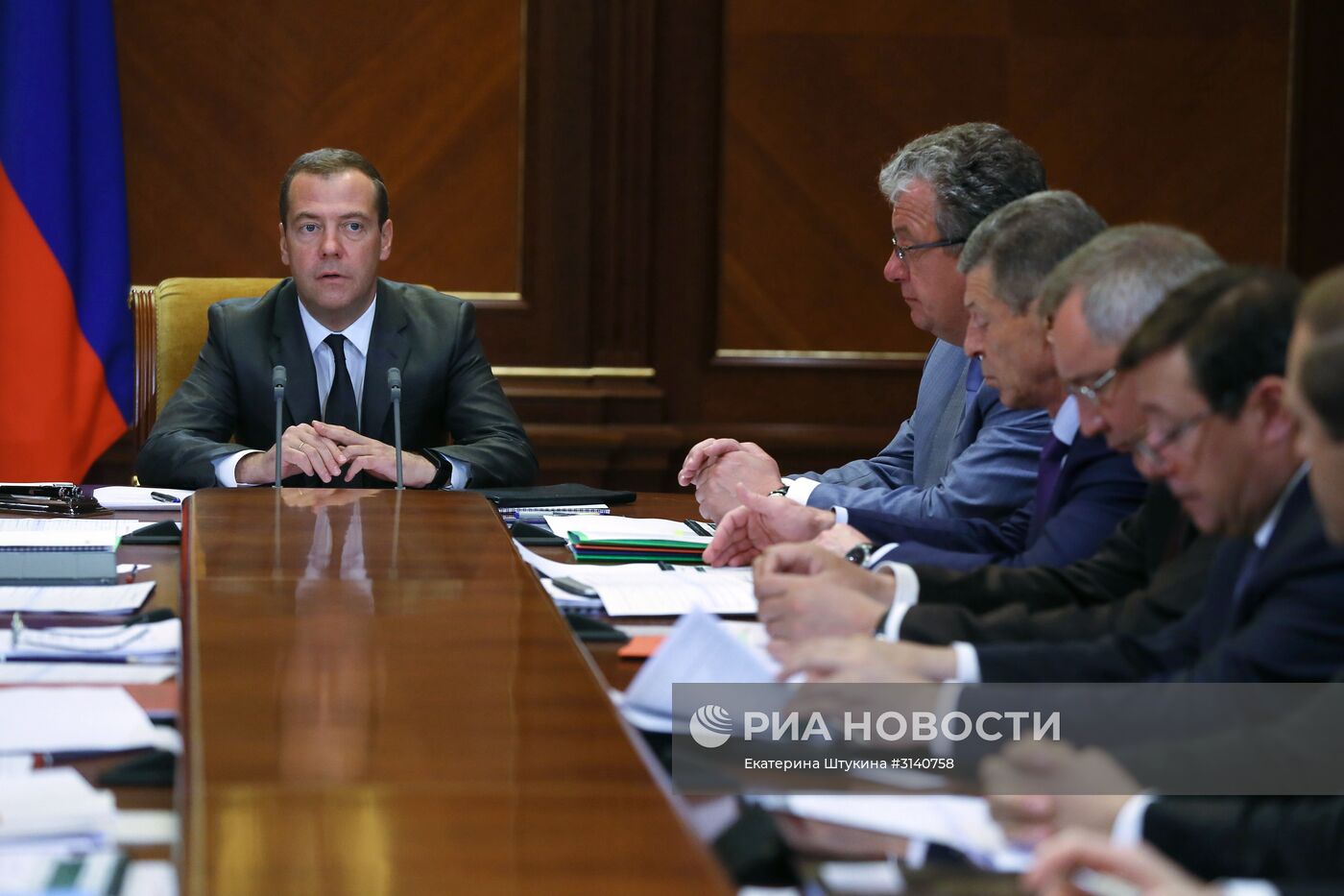 Премьер-министр РФ Д. Медведев провел совещании об основных параметрах федерального бюджета на 2018-2020 годы