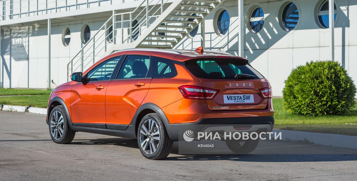 АвтоВАЗ представил универсалы Lada Vesta SW и Lada Vesta SW Cross