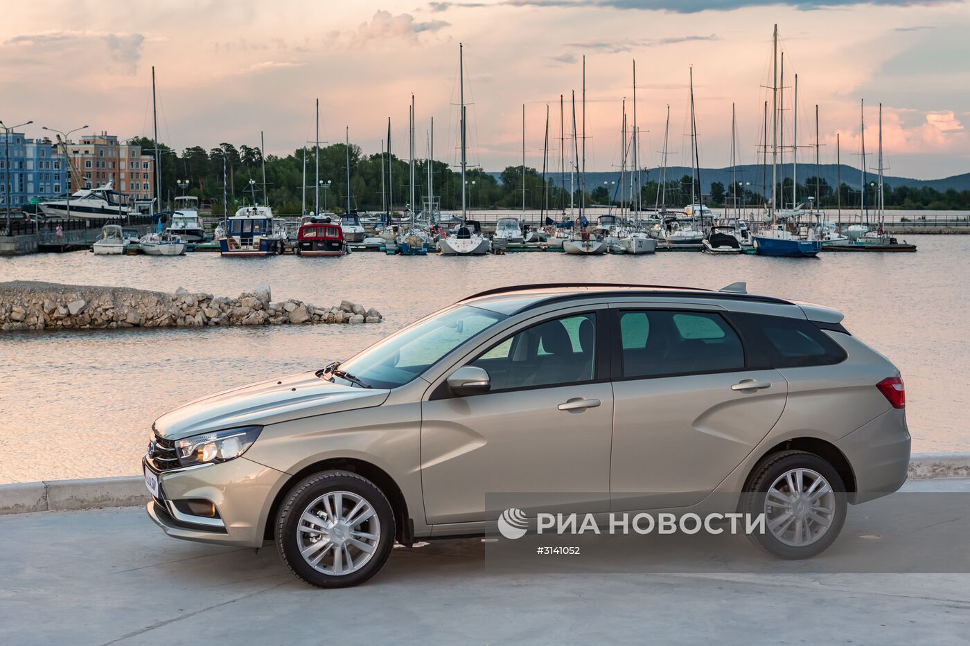 АвтоВАЗ представил универсалы Lada Vesta SW и Lada Vesta SW Cross