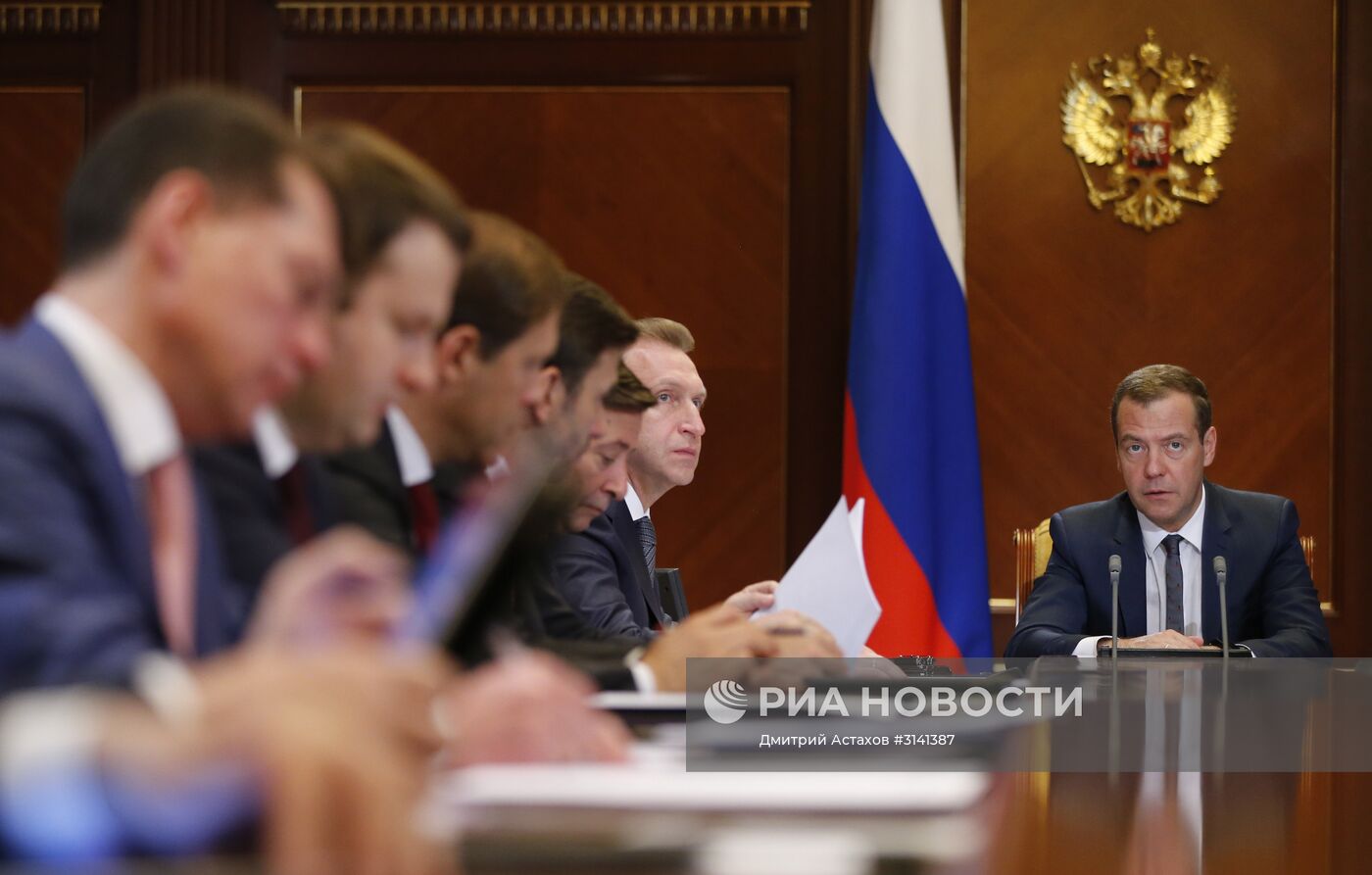 Премьер-министр РФ Д. Медведев провел заседание по стратегическому развитию и приоритетным проектам