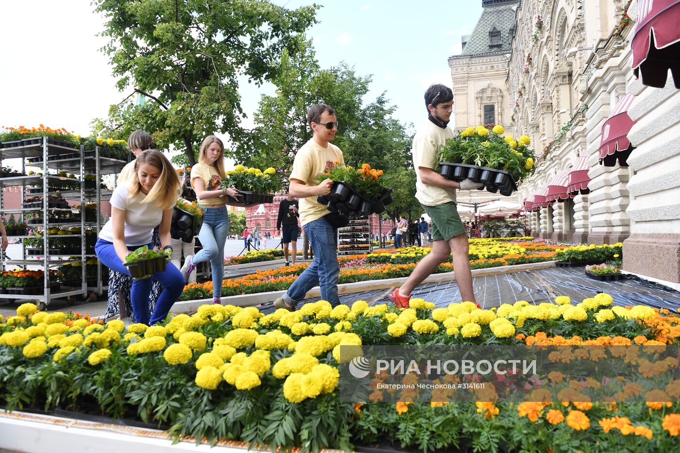 Открытие фестиваля цветов в ГУМе