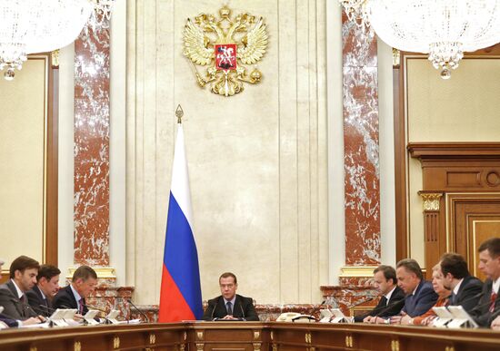 Премьер-министр РФ Д. Медведев провел заседание правительства РФ