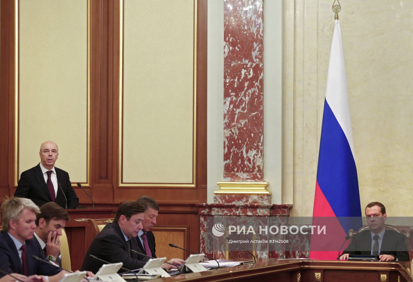 Премьер-министр РФ Д. Медведев провел заседание правительства РФ