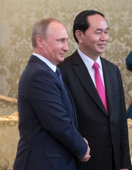 Президент РФ В. Путин встретился с президентом Вьетнама Чан Дай Куангом