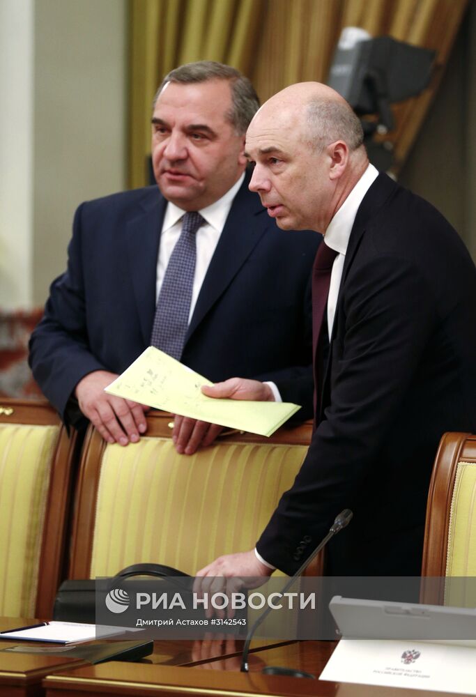 Премьер-министр РФ Д. Медведев провел заседание правительства РФ