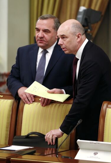 Премьер-министр РФ Д. Медведев провел заседание правительства РФ