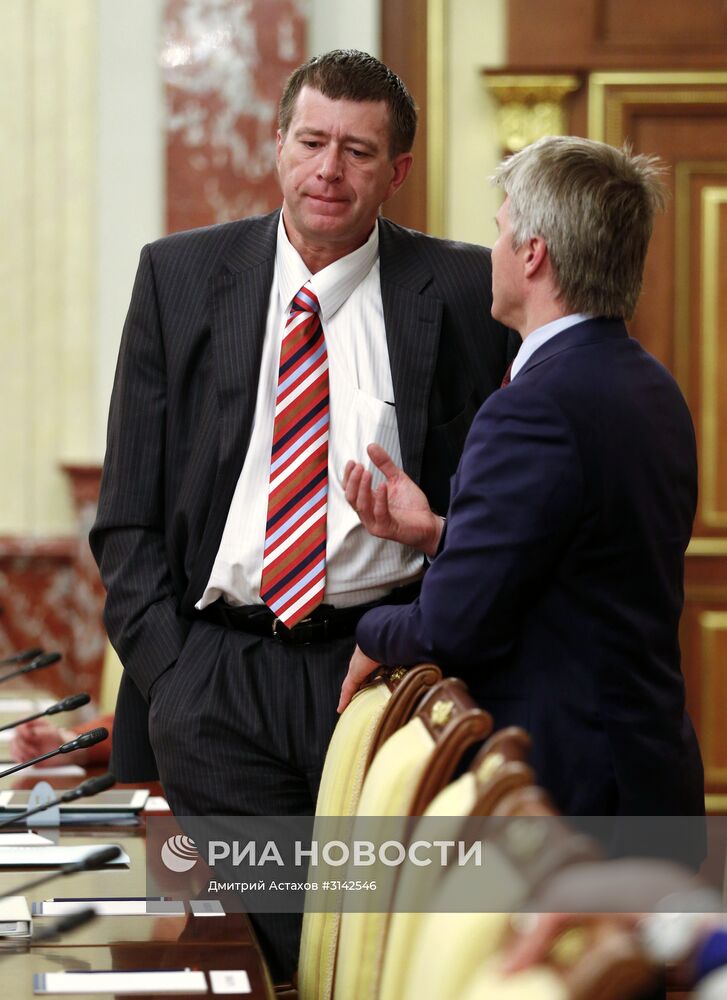 Премьер-министр РФ Д. Медведев провел заседание правительства РФ