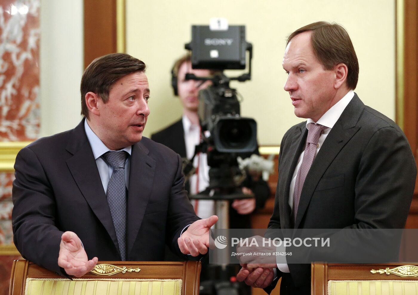 Премьер-министр РФ Д. Медведев провел заседание правительства РФ