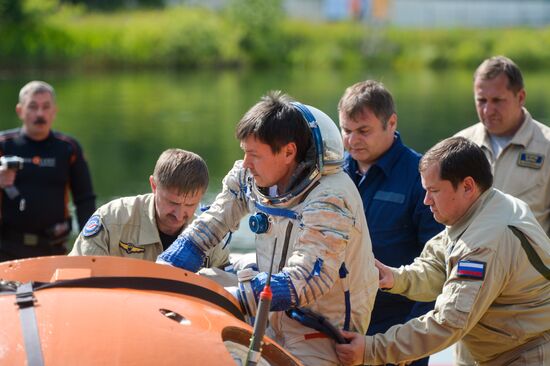 Тренировка по "водному выживанию" экипажа Международной космической станции