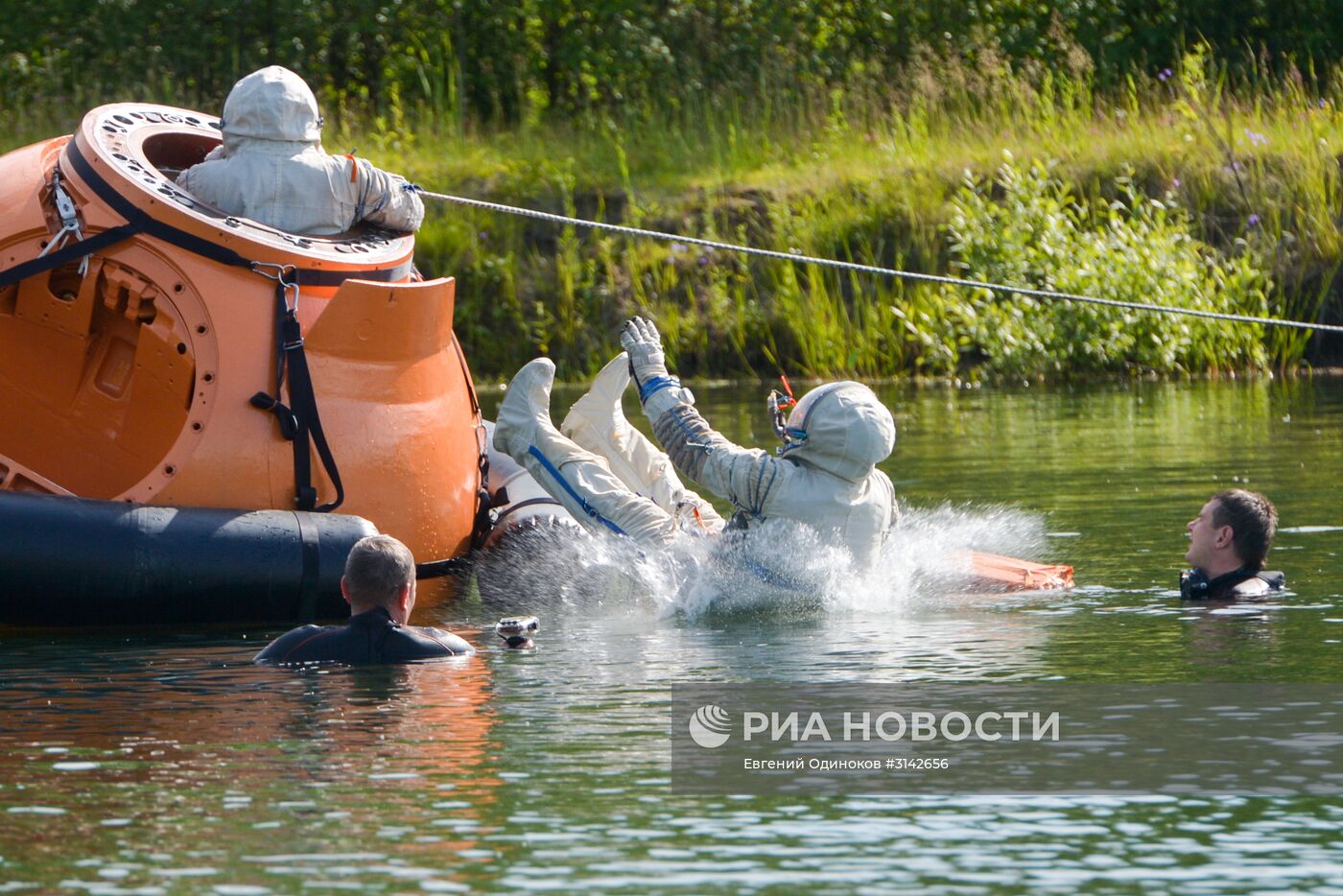 Тренировка по "водному выживанию" экипажа Международной космической станции