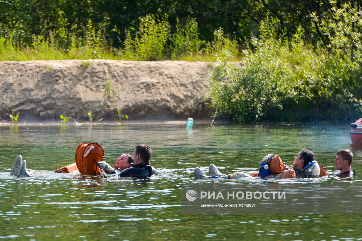 Тренировка по "водному выживанию" экипажа Международной космической станции