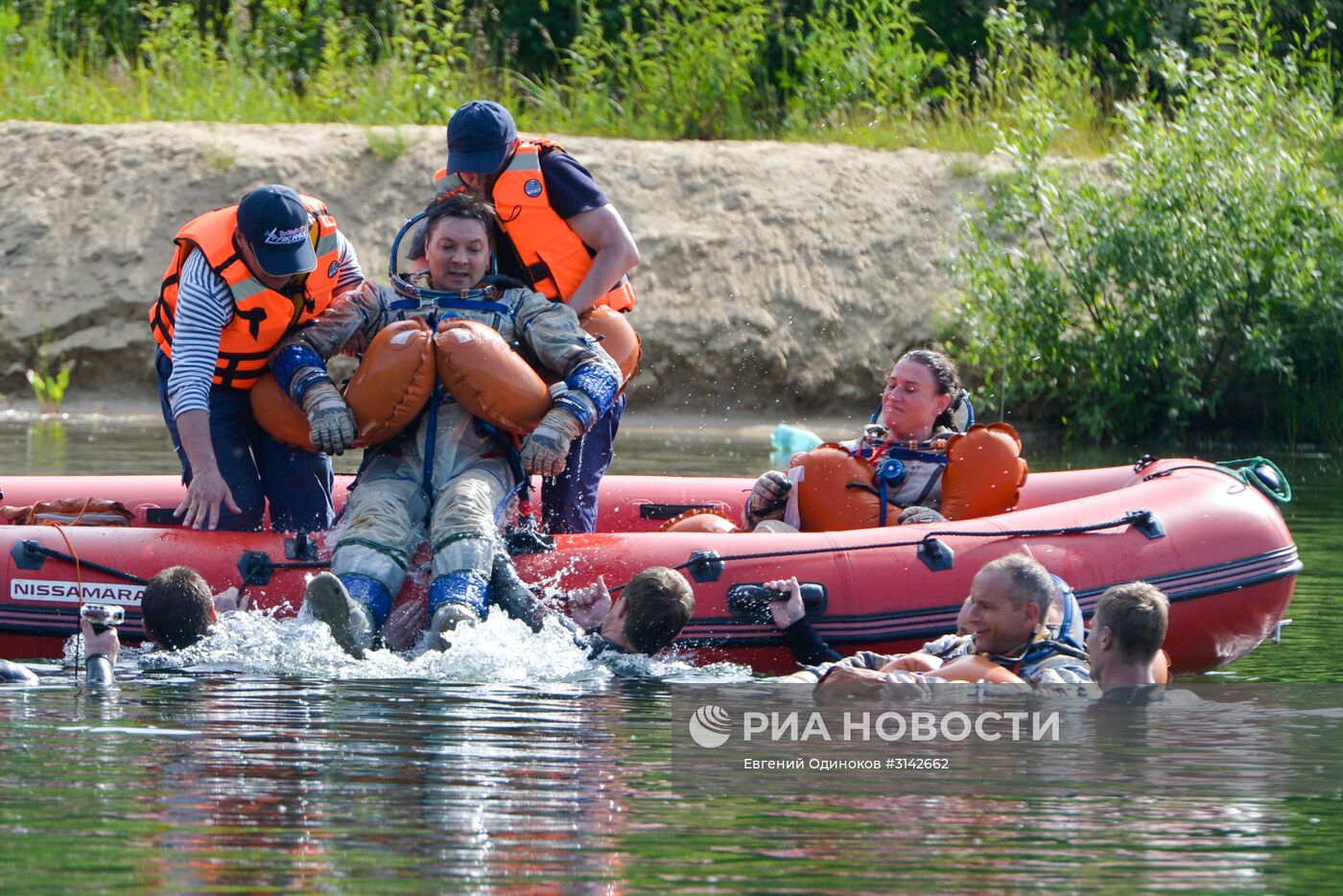 Тренировка по "водному выживанию" экипажа Международной космической станции