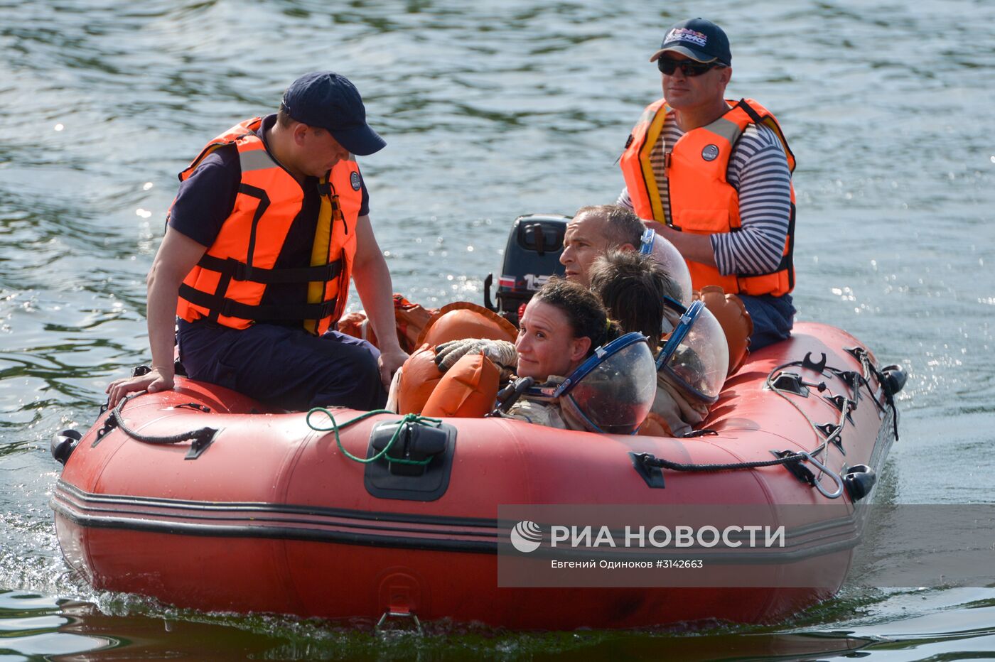 Тренировка по "водному выживанию" экипажа Международной космической станции