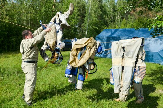 Тренировка по "водному выживанию" экипажа Международной космической станции