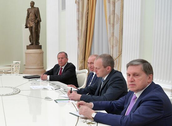 Президент РФ В. Путин встретился с главой МИД Германии З. Габриэлем