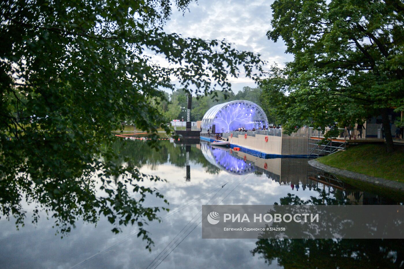 Открытие комплекса под открытым небом “Зеленый театр ВДНХ. Сцена на воде”