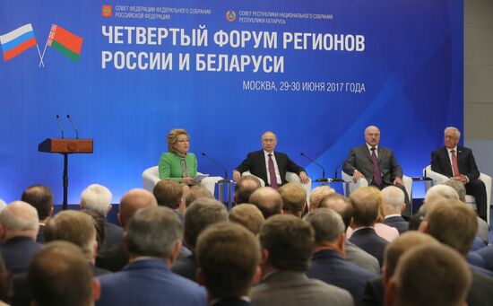 Президенты РФ и Белоруссии В. Путин и А. Лукашенко принимают участие в работе IV Форум регионов России и Беларуси