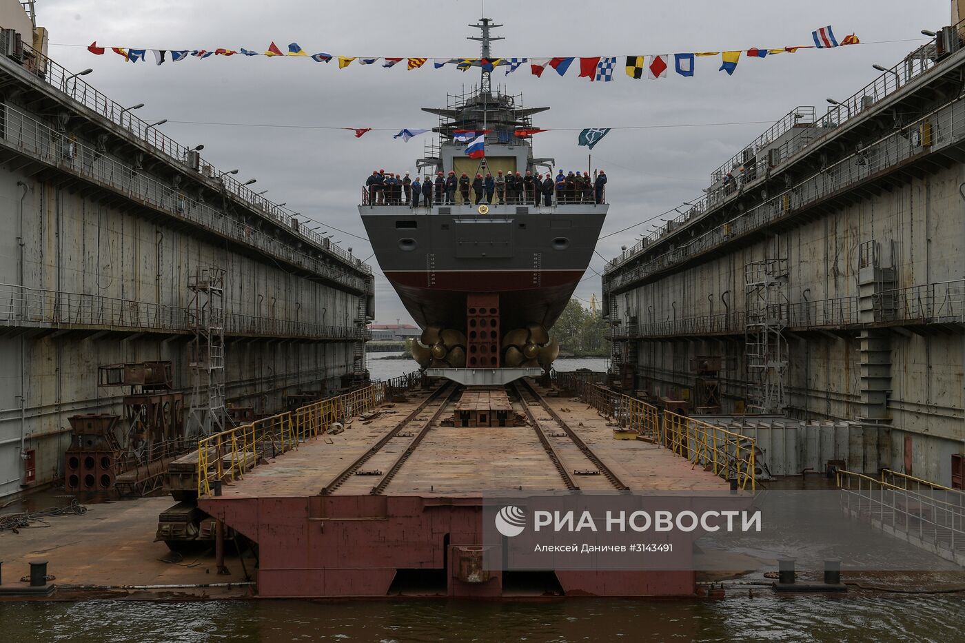 Спуск на воду корвета "Гремящий" на Северной верфи в Санкт-Петербурге