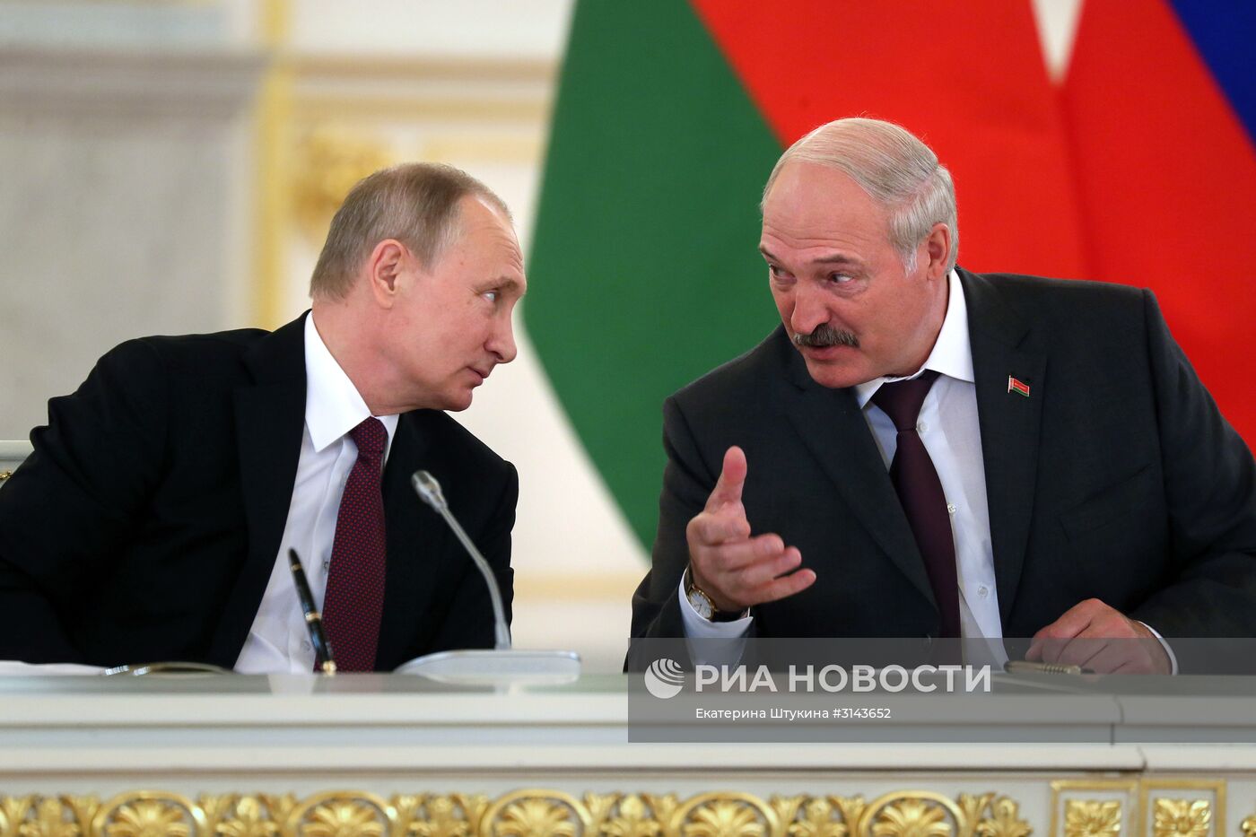 Президенты РФ и Белоруссии В. Путин и А. Лукашенко на заседании ВГС Союзного государства России и Белоруссии