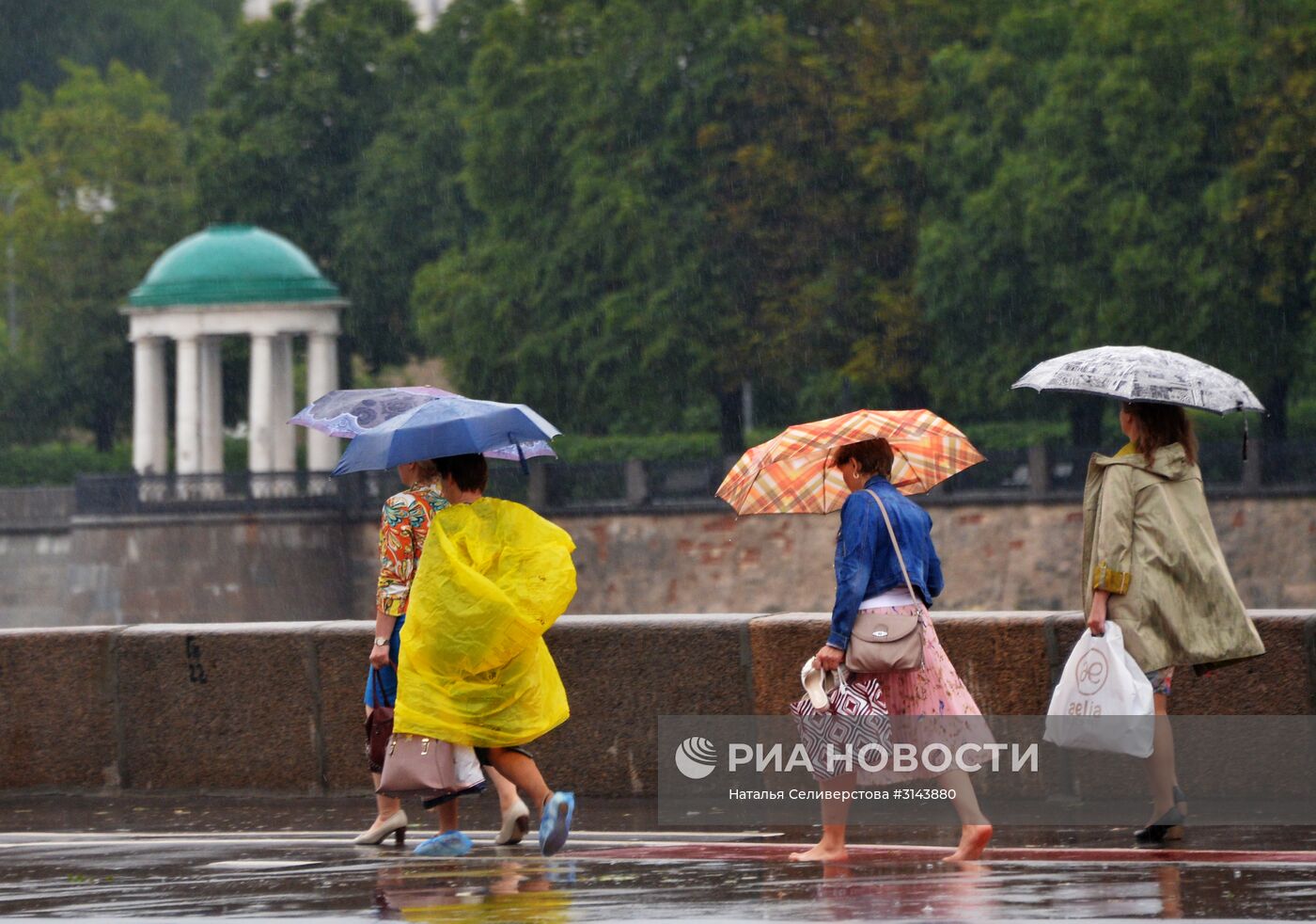 Дождь в Москве.