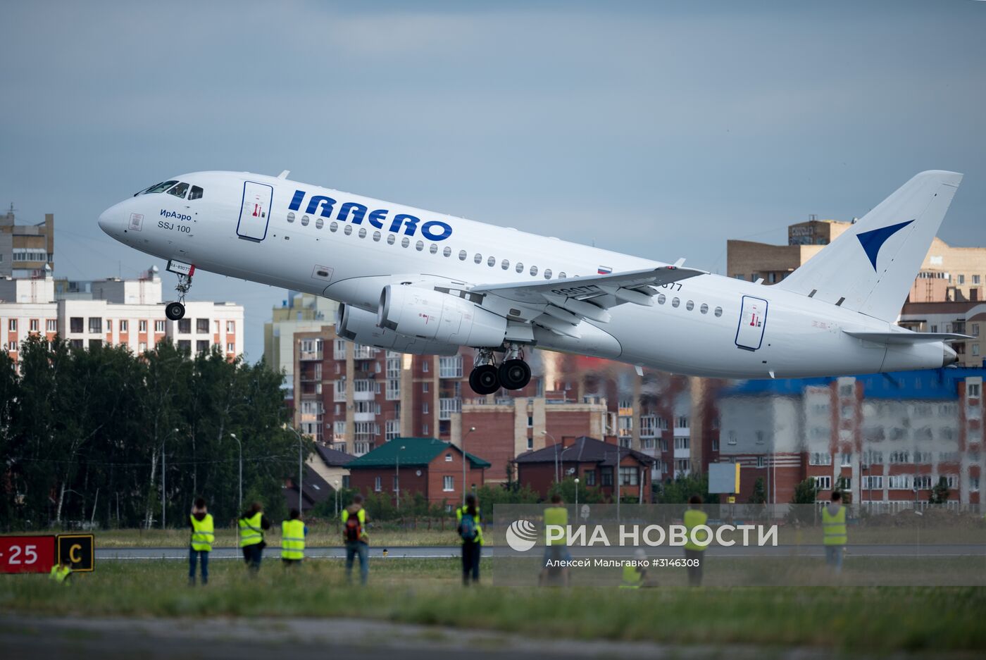 Самолеты в международном аэропорту "Омск-Центральный"
