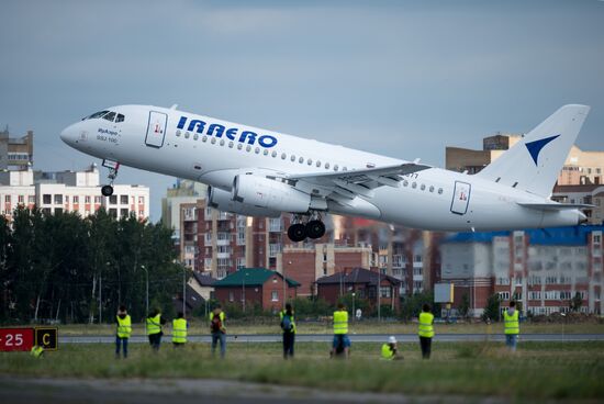 Самолеты в международном аэропорту "Омск-Центральный"