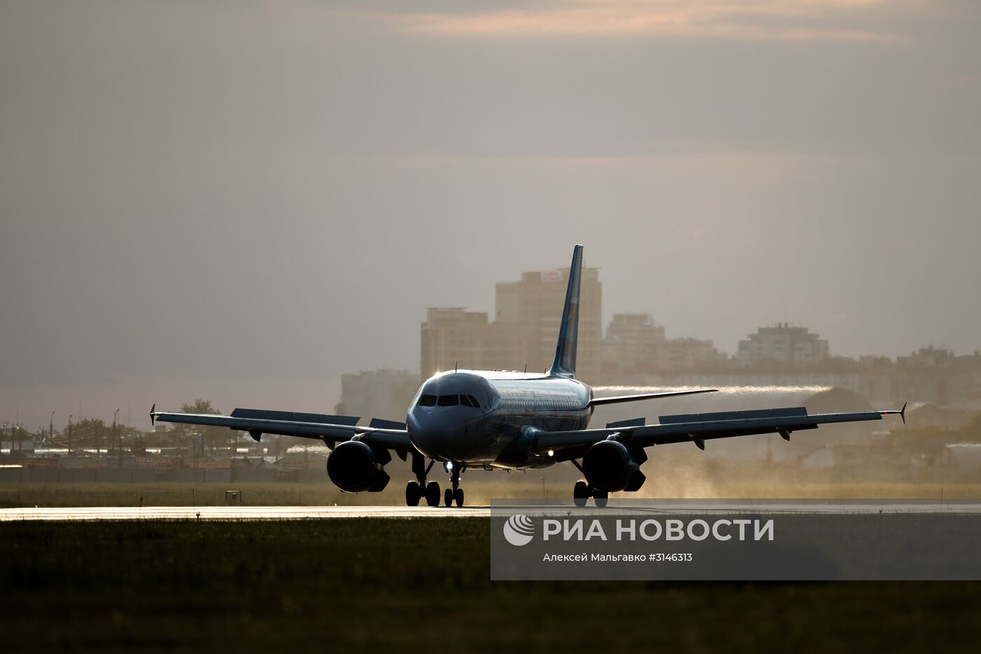 Самолеты в международном аэропорту "Омск-Центральный"