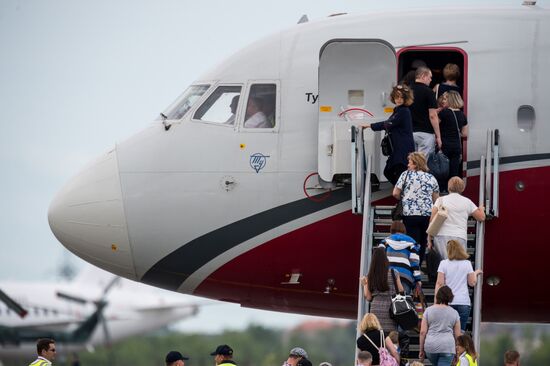 Самолеты в международном аэропорту "Омск-Центральный"