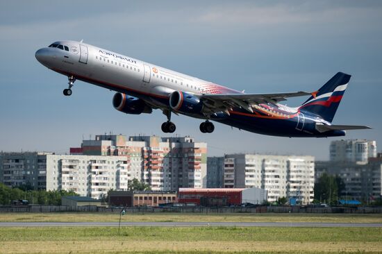 Самолеты в международном аэропорту "Омск-Центральный"