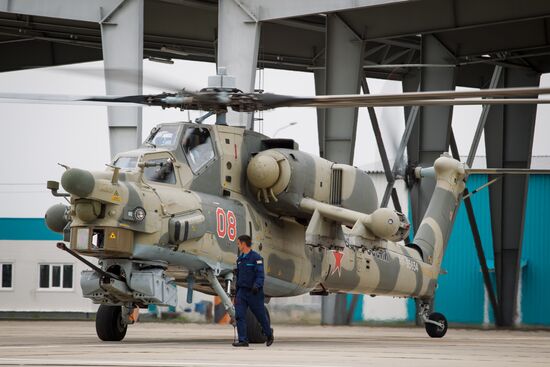 Учебно-тренировочные полеты вертолёта Ми-35М в Краснодарском крае